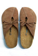 Load image into Gallery viewer, Women&#39;s Anatomical Natural Footbed Sand Beige Leather Slippers